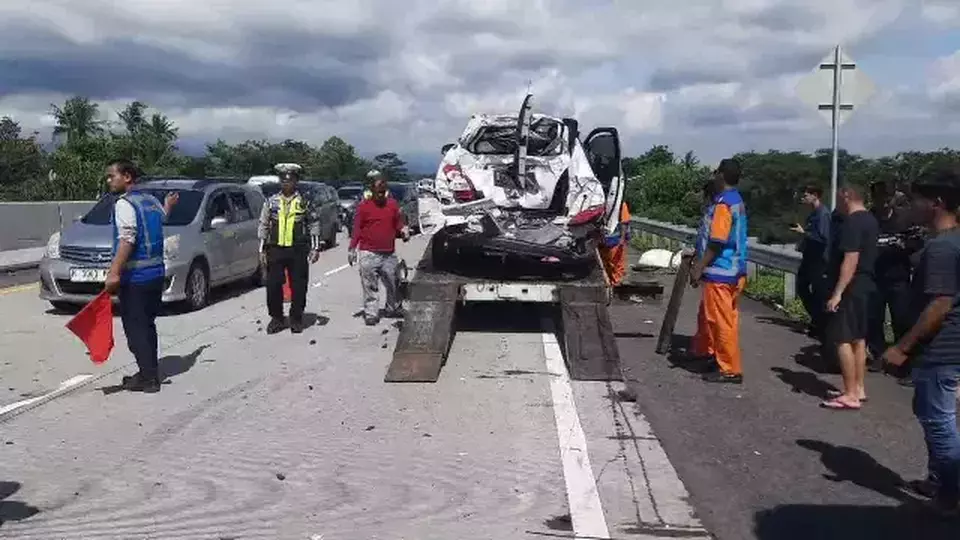 Image Credit Istimewa - Tabrakan beruntun pada KM 481 Tol Semarang-Solo.