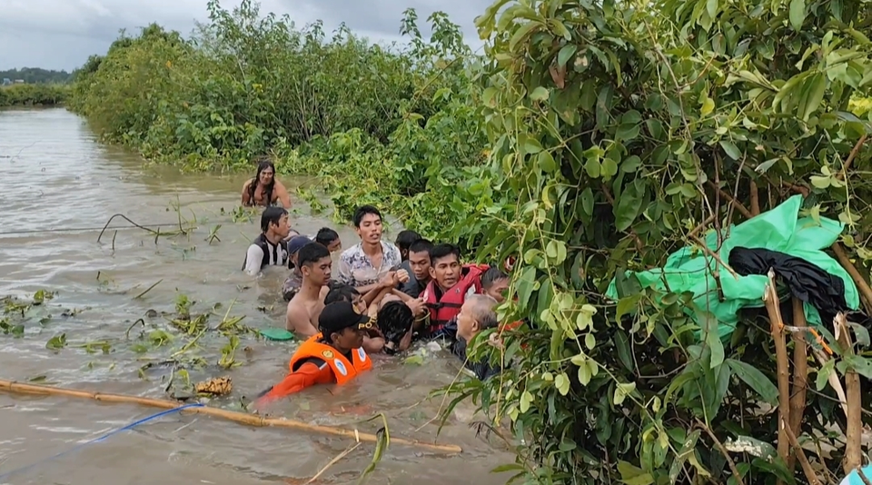 Image Credit Istimewa - Pencarian korban terseret arus Sungai Biring Jene, Kecamatan Biringkanaya, Kota Makassar, Sulawesi Selatan, Senin, 27 Januari 2025.