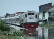 Banjir Grobogan Lumpuhkan Perjalanan KA, Dua Rute Kereta Dibatalkan