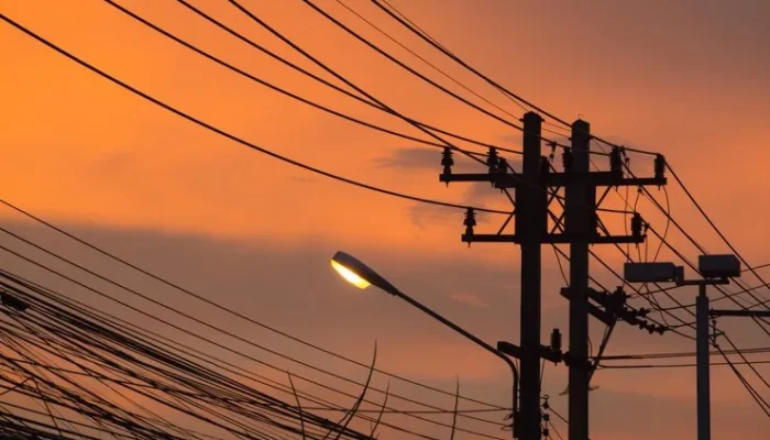 Teknisi WiFi di Nganjuk Tewas Tersengat Listrik Saat Pasang Kabel