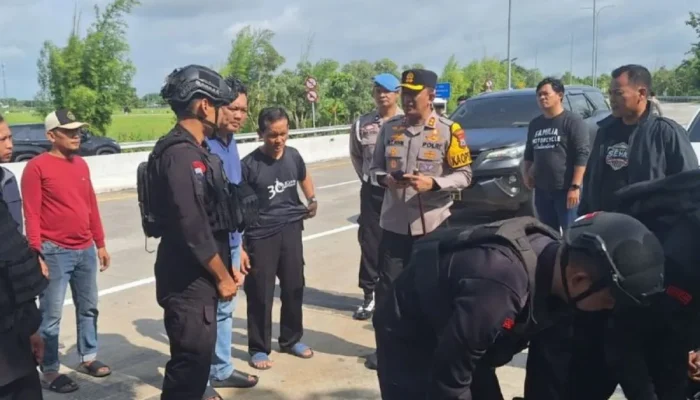 Polres Madiun dan Tim Gegana Brimob Amankan Paket Mencurigakan di Depan Mini Market