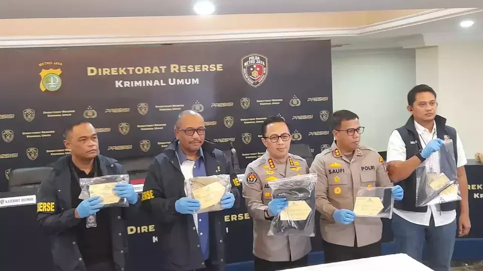 Image Credit Istimewa - Konferensi pers kasus pembunuhan pemeran Arya Soma dalam sinetron Misteri Gunung Merapi 3, Sandy Permana, yang dilakukan oleh Nanang Irawan alias Nanang Gimbal.