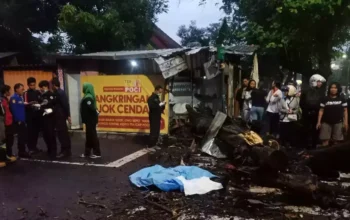 Image Credit Olena Wibisana/Beritasatu - Penjual angkringan tewas tertimpa pohon tumbang di Yogyakarta.