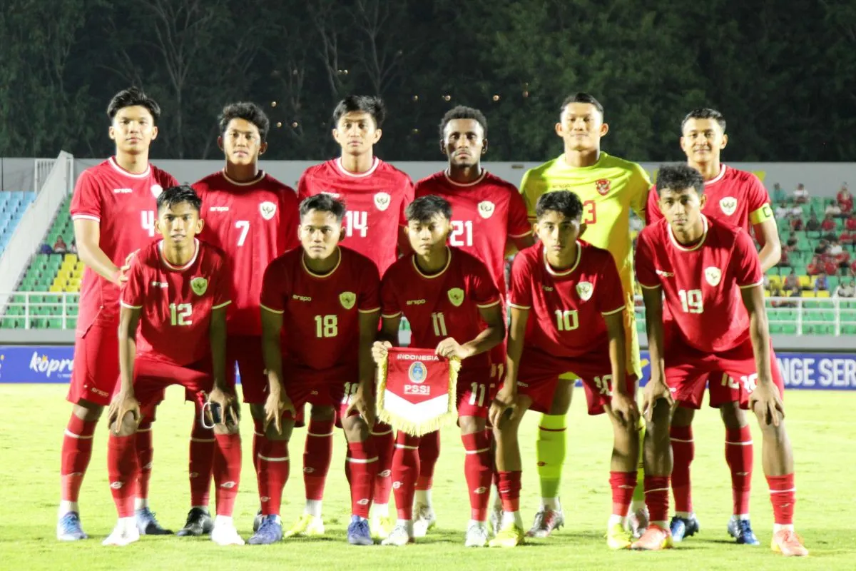 Image Credit Istimewa - Sejumlah pemain Timnas Indonesia U-20 melakukan foto bersama menjelang pertandingan melawan Yordania saat turnamen Mandiri U-20 Challenge Series di Stadion Gelora Delta Sidoarjo, Jumat (24/1/2025) malam.