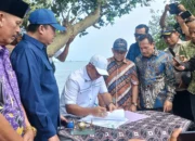 Image Credit Candra Pratama/Dosway - Menteri Agraria dan Tata Ruang/Kepala Badan Pertanahan Nasional (ATR/BPN), Nusron Wahid resmi membatalkan sejumlah sertifikat di wilayah pagar laut yang berada di Desa Kohod, Kabupaten Tangerang, Banten.