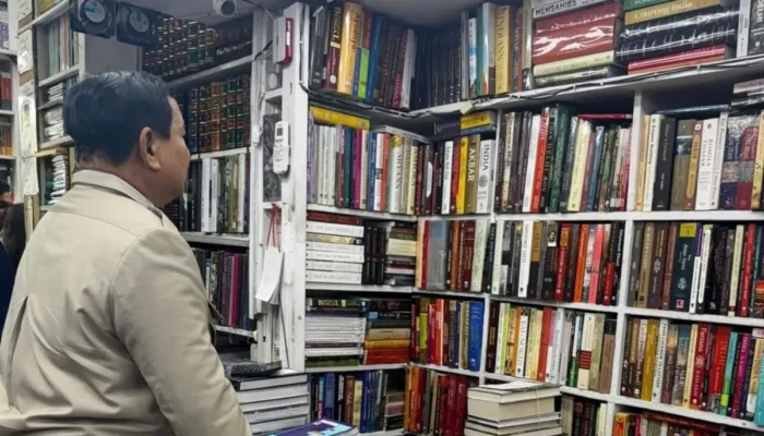 Hobi Membaca Presiden Prabowo: Borong Buku di Toko Buku Langganan di New Delhi