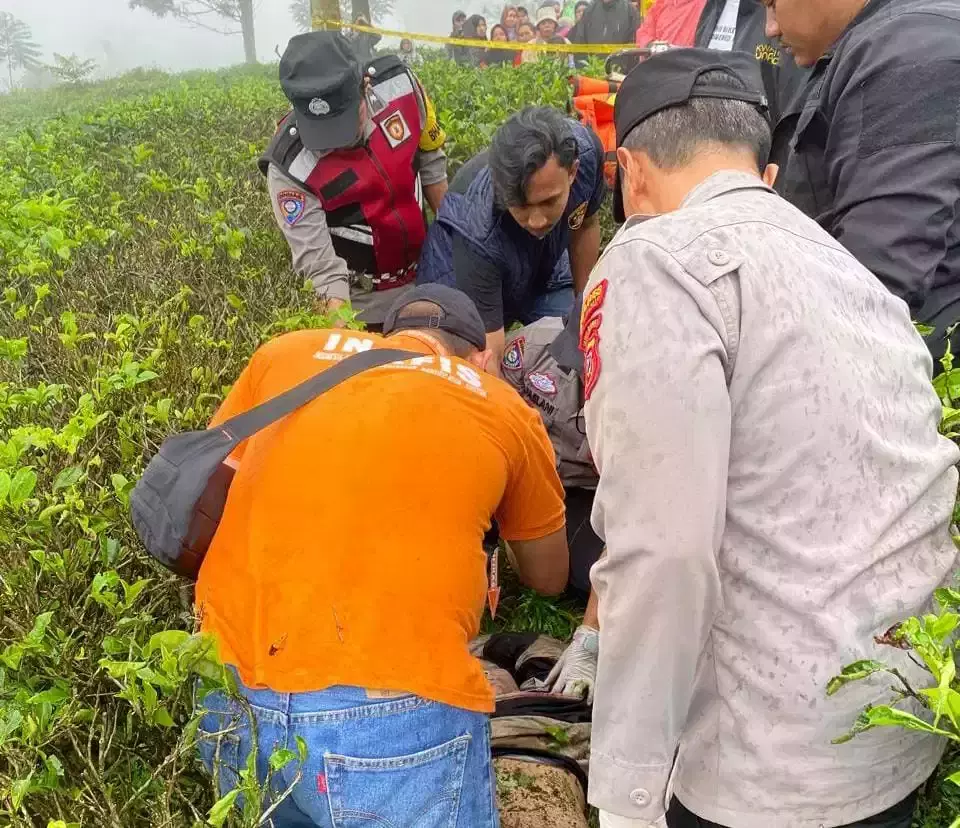 Image Credit Riski Maulana/Beritasatu - Kasat Reskrim Polres Cianjur AKP Tono Listianto mengungkapkan korban kasus penemuan mayat perempuan di perkebunan tek di Cianjur diketahui bernama Siti Wahyuni (28), warga Kampung Cinangka, Desa Mekarmulya, Kecamatan Pasirkuda, diduga menjadi korban pembunuhan.