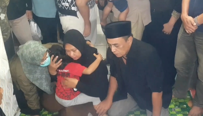 Tangis dan Doa Iringi Kepergian Sandy Permana: Aktor Dermawan yang Tewas Tragis di Tangan Tetangga