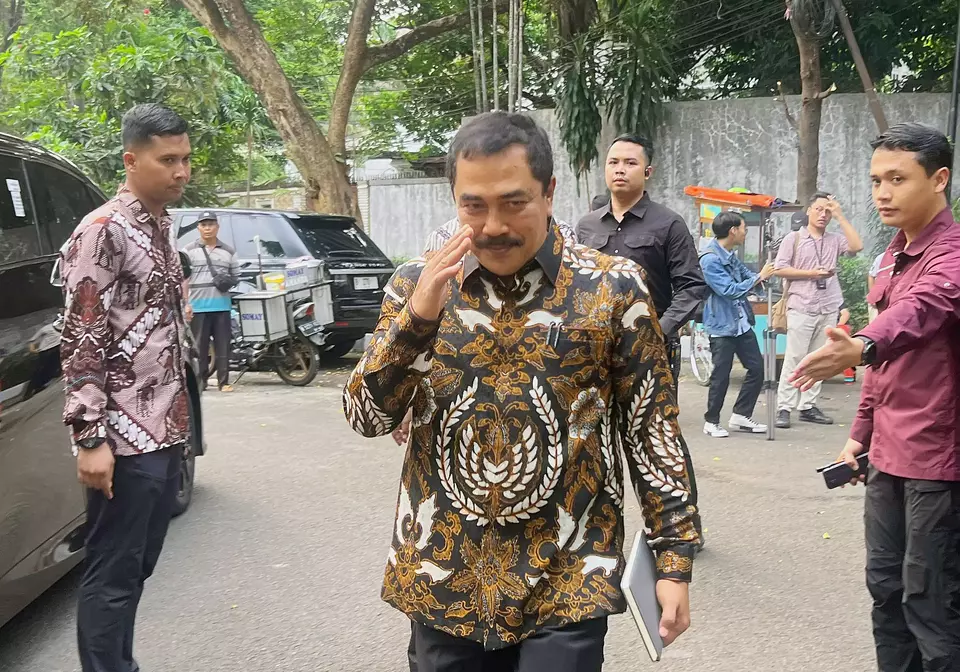 Image Credit Joanito De Saojoao/B-Universe - Menteri Imigrasi dan Pemasyarakatan Agus Andrianto menyatakan 30 pejabat imigrasi di Bandara Internasional Soekarno-Hatta (Soetta) dicopot dari jabatannya akibat dugaan praktik pungutan liar (pungli) terhadap warga negara China (WN China).