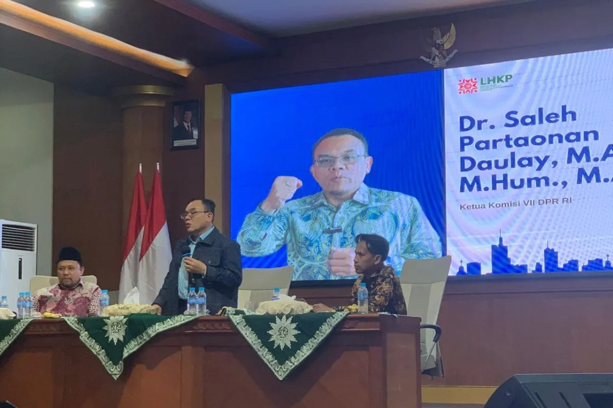 Image Credit Agus Setiawan/Antara - Ketua Komisi VII DPR RI, Saleh Partaonan Daulay memberikan ceramah pada Rapat Kerja Wilayah (Rakerwil) Lembaga Hikmah dan Kebijakan Publik (LHKP) Pimpinan Wilayah Muhammadiyah (PWM) Jatim yang berlangsung di Aula Mas Mansur Kantor PWM Jatim, Jalan Kertomenanggal IV/1, Surabaya, pada Ahad.