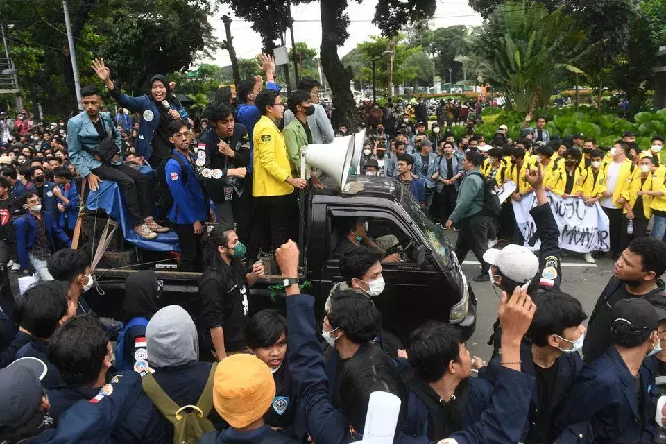 Image credit Antara - Sebanyak 775 personel dikerahkan untuk mengamankan aksi demonstrasi aliansi mahasiswa yang tergabung dalam BEM SI di Patung Kuda, Monas, Jakarta Pusat.