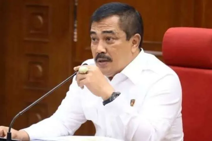 Image Credit Bagus Ahmad Rizaldi/Antara - Menteri Imigrasi dan Pemasyarakatan (Menimpas), Agus Andrianto, mencopot 30 pejabat dan petugas Imigrasi Kelas I Khusus TPI Soekarno-Hatta terkait dugaan pemerasan terhadap Warga Negara Tiongkok sepanjang 2024-2025.