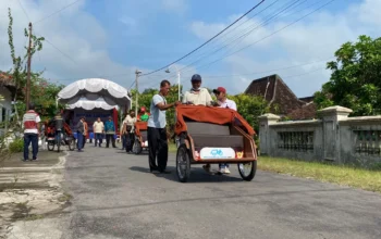 Image Credit Istimewa - Puluhan tukang becak asal Bojonegoro, Mojokerto, dan Nganjuk menerima becak listrik gratis dari Presiden Prabowo Subianto.