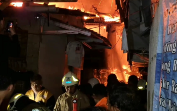 Image Credit Dayat/Beritasatu - Kebakaran hebat yang terjadi di permukiman padat penduduk di Manggarai, Jakarta Selatan, Minggu, 2 Februari 2025 malam diicu pengrajin tahu yang meninggalkan masakannya.