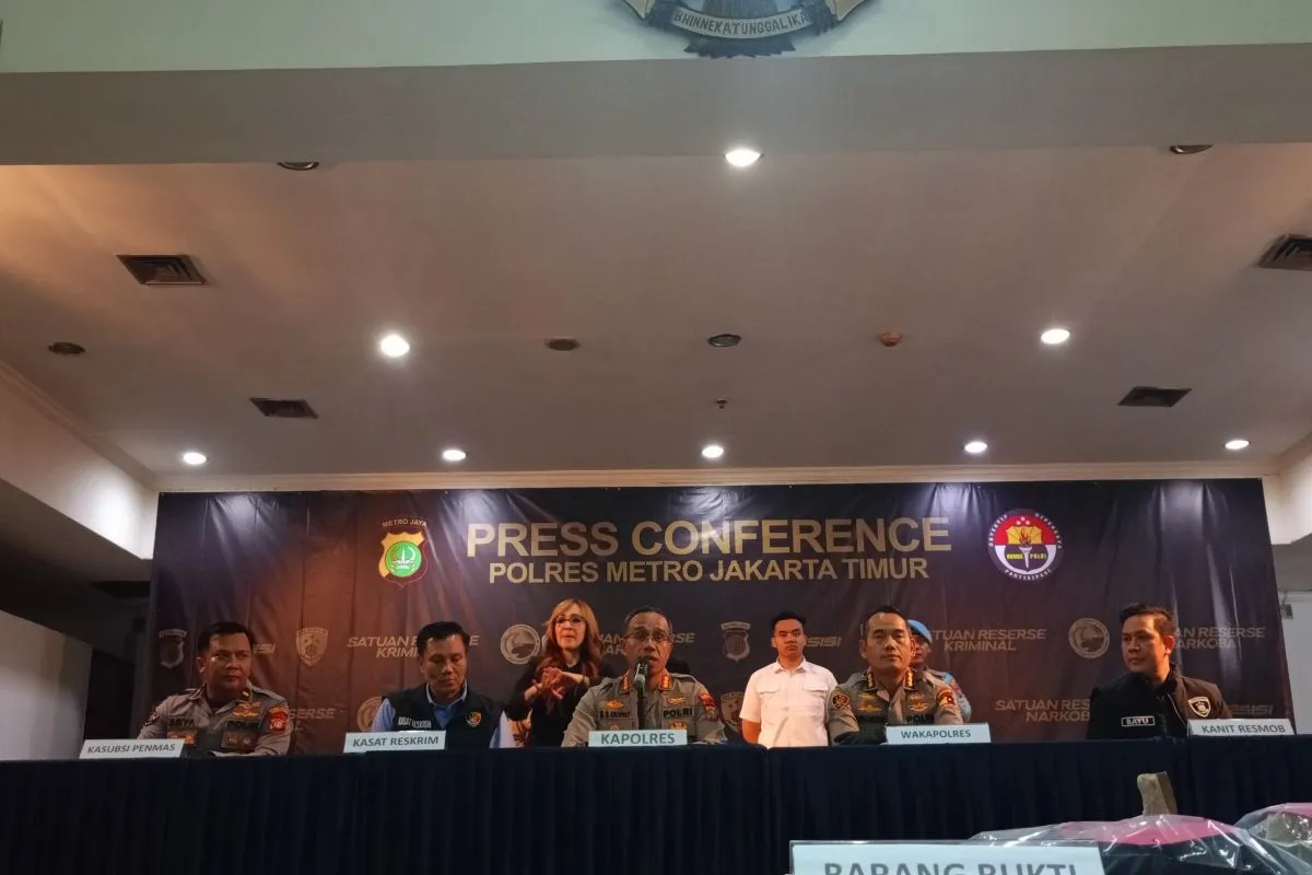 Image Credit Doc Polres Metro Jakarta Timur - Kapolres Metro Jakarta Timur Komisaris Besar Polisi Nicolas Ary Lilipaly saat konferensi pers terkait kasus temuan mayat dicor di kawasan Pulogadung, Jakarta Timur di Polres Metro Jakarta Timur, Kamis (27/2/2025).