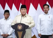 Image Credit Galih Pradipta/Antara - Presiden Prabowo Subianto (tengah) didampingi Wakil Presiden Gibran Rakabuming Raka (kanan), Menteri Koordinator Pemberdayaan Masyarakat Muhaimin Iskandar (kiri) memberikan keterangan pers sebelum bertolak ke India di Pangkalan TNI AU Halim Perdanakusama, Jakarta, Kamis (23/1/2025). di Pangkalan TNI AU Halim Perdanakusama, Jakarta, Kamis (23/1/2025).