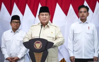 Image Credit Galih Pradipta/Antara - Presiden Prabowo Subianto (tengah) didampingi Wakil Presiden Gibran Rakabuming Raka (kanan), Menteri Koordinator Pemberdayaan Masyarakat Muhaimin Iskandar (kiri) memberikan keterangan pers sebelum bertolak ke India di Pangkalan TNI AU Halim Perdanakusama, Jakarta, Kamis (23/1/2025). di Pangkalan TNI AU Halim Perdanakusama, Jakarta, Kamis (23/1/2025).