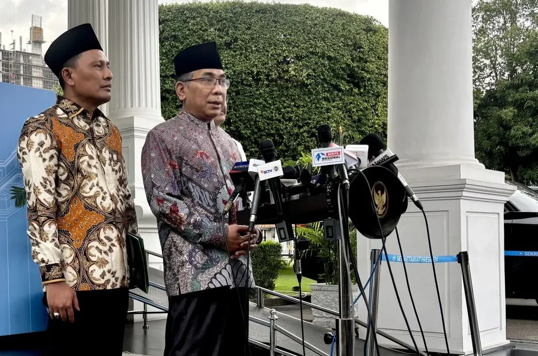 Image Credit Genta Tenri Mawangi/Antara - Ketua Umum PBNU KH Yahya Cholil Staquf (dua kiri) menyampaikan isi pertemuan jajaran pimpinan PBNU dengan Presiden Prabowo Subianto saat jumpa pers di Kompleks Istana Kepresidenan, Jakarta, Senin (3/2/2025).