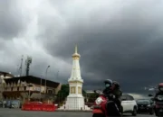 Image Credit Andreas Fitri Atmoko/Antara - Awan mendung di atas Kota Yogyakarta.