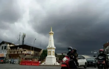 Image Credit Andreas Fitri Atmoko/Antara - Awan mendung di atas Kota Yogyakarta.