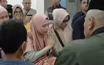 Image Credit Irfandi/Beritasatu - Istri Aipda Arham meminta penjelasan polisi untuk mengungkapkan kematian misterius suaminya itu.