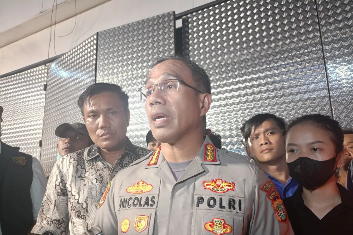 Image Credit Istimewa - Kapolres Metro Jakarta Timur Komisaris Besar Polisi Nicolas Ary Lilipaly di tempat kejadian perkara (TKP) ruko di kawasan Pulogadung, Jakarta Timur, Rabu (26/2/2025).