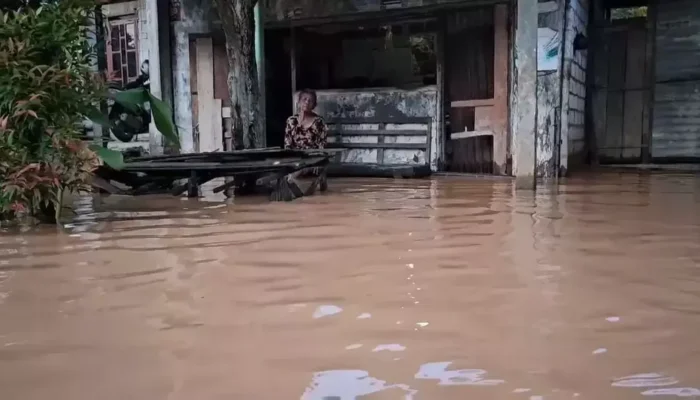 Banjir Jalur Pantura Pati-Rembang Sebabkan Kemacetan Panjang dan Rendam Ratusan Rumah