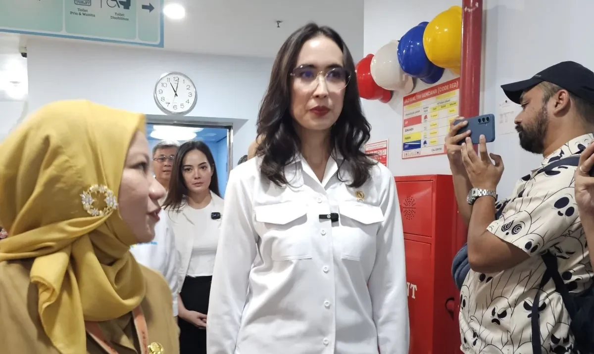 Image Credit Livia Kristianti/Antara - Menteri Pariwisata Widiyanti Putri Wardhana saat meninjau Cek Kesehatan Gratis (CKG) di Puskesmas Kecamatan Tanah Abang, Jakarta Pusat, Senin (10/2/2025).