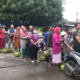 Image Credit Mulya Hadi/Beritasatu - Puluhan warga terpaksa antre panjang untuk membeli gas elpiji 3 kg di salah satu agen gas yang terletak di Jalan Raya Ceger, Kecamatan Pondok Aren, Tangerang Selatan, pada Senin (3/2/2025).
