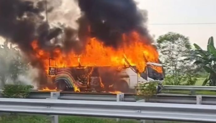 Bus Putra Pelangi Terbakar di Tol Tanjung Morawa-Medan, Tidak Ada Korban Jiwa