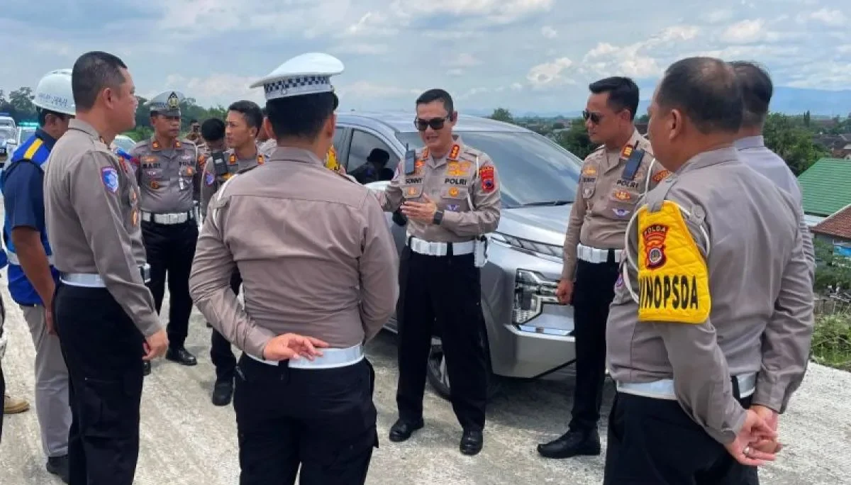 Image Credit I.C. Senjaya/Antara - Dirlantas Polda Jawa Tengah Kombes Pol. Sonny Irawan saat pengecekan tol Solo-Jogja, Selasa (18/2/2025).