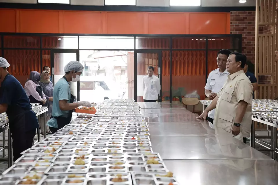 Image Credit Tim Media Presiden Prabowo Subianto. - Presiden Prabowo Subianto melakukan sidak pelaksanaan program makan bergizi gratis (MBG) di wilayah Jakarta Timur, Senin, 3 Februari 2025.