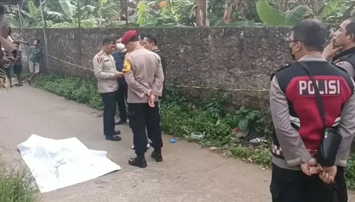 Penemuan Mayat Misterius di Depok: Seorang Pria Tanpa Identitas Ditemukan Tewas Bersimbah Darah di Bawah Tower Sutet