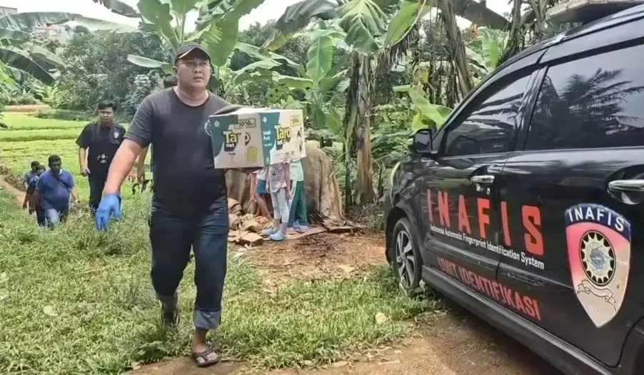 Image Credit Zikrullah Shubhy/Beritasatu - Warga Kampung Bulak, Desa Nanggerang, Kecamatan Tajurhalang, Kabupaten Bogor digegerkan dengan penemuan jasad bayi di aliran Kali Caringin.