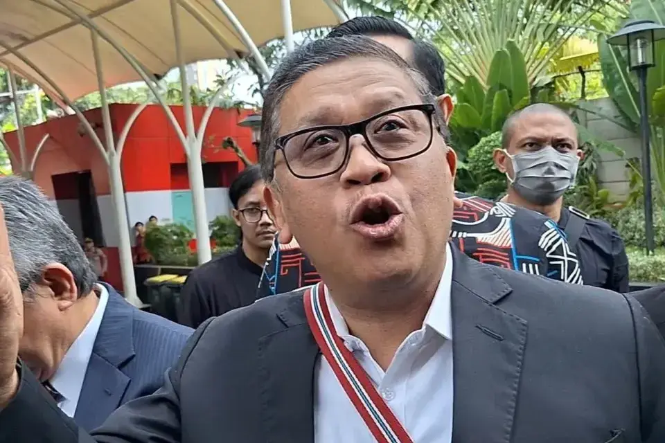 Image Credit Fianda Sjofjan Rassat/Antara - Sekretaris Jenderal PDI Perjuangan (PDIP) Hasto Kristiyanto memenuhi panggilan penyidik Komisi Pemberantasan Korupsi (KPK) untuk diperiksa sebagai tersangka dalam kasus dugaan suap pengurusan pergantian antarwaktu (PAW) Anggota DPR dan perintangan penyidikan, Kamis (20/2/2025).