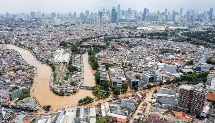 Banjir Kedoya Selatan: Warga Kehilangan Dokumen Penting, Pemerintah Siapkan Layanan Pengurusan