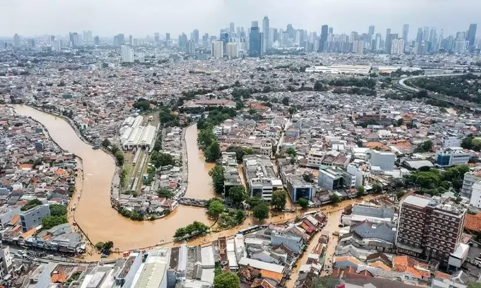 Image Credit Bayu Pratama S/Antara - Foto udara banjir di Jakarta akibat meluapnya Kali Ciliwung, Selasa (4/3/2025).