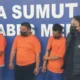 Image Credit Istimewa - Penampakan tiga orang yang ditangkap karena melakukan aktivitas pengoplosan BBM jenis pertalite di SPBU, Jalan Flamboyan, Kota Medan pada Jumat (7/3/2025).