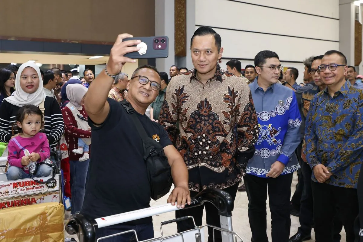 Image Credit Doc Kemenko Bidang Infrastruktur dan Pembangunan Kewilayahan - Menteri Koordinator Bidang Infrastruktur dan Pembangunan Kewilayahan Agus Harimurti Yudhoyono (Menko AHY) saat meninjau Terminal 2 Bandara Soekarno-Hatta, Tangerang, Banten.