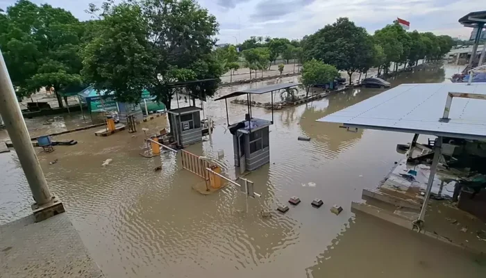 Mega Bekasi Hypermall Mulai Pulih, Operasional Belum Kembali Normal