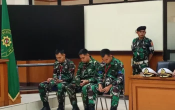 Image Credit Siti Nurhaliza/Antara - Ketiga terdakwa anggota TNI Angkatan Laut (AL) dalam sidang pembacaan tuntutan kasus penembakan bos rental di Pengadilan Militer II-08 Jakarta, Cakung, Jakarta Timur, Senin (10/3/2025).