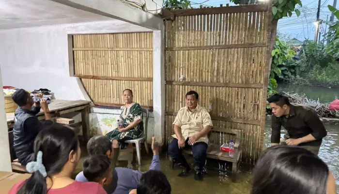 Presiden Prabowo Subianto Kunjungi Korban Banjir di Bekasi, Berbuka Puasa Bersama Warga