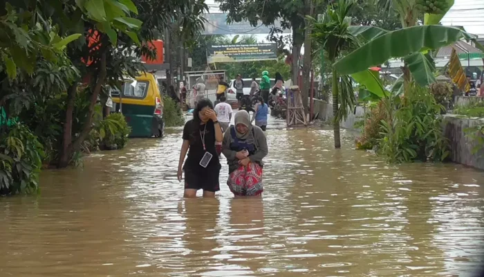 Ratusan Rumah di Mustika Tigaraksa Tangerang Terendam Banjir Hingga 1 Meter