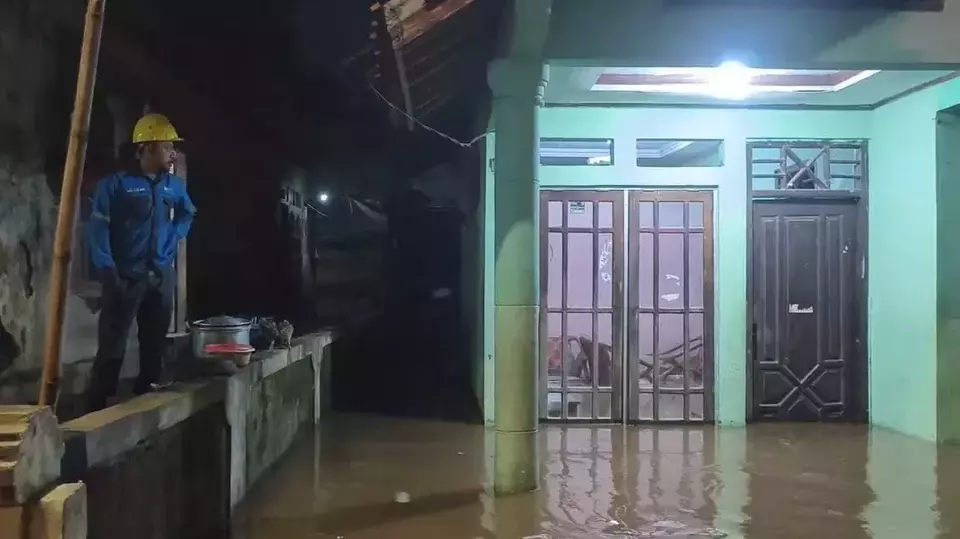 Image Credit Taufik Hidayat/Beritasatu - Banjir di permukiman warga Jalan Masjid Al-Makmur, Kelurahan Pejaten Timur, Kecamatan Pasar Minggu, Jakarta Selatan, Senin (3/3/2025) dini hari.