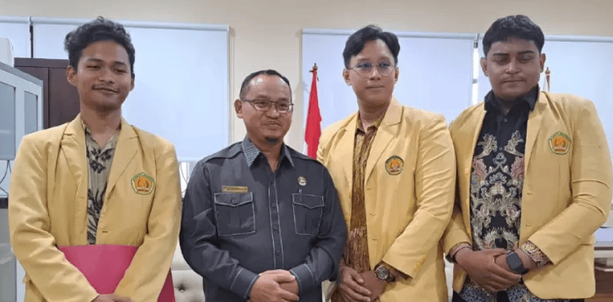 Ketua DPRD Kota Bekasi, Sardi Efendi (Tengah) (Istimewa).