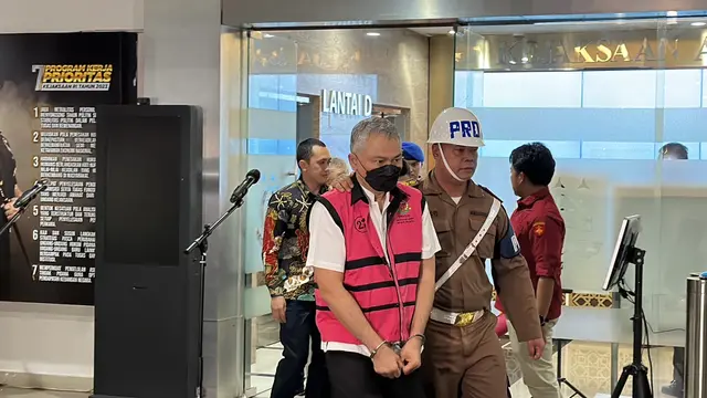 Kejaksaan Agung (Kejagung) menetapkan dua tersangka baru terkait kasus dugaan tindak pidana korupsi dalam pengelolaan tata niaga komoditas timah di Wilayah Izin Usaha Pertambangan (IUP) di PT Timah Tbk Tahun 2015 sampai dengan Tahun 2022. Salah satunya adalah Direktur Utama PT Refined Bangka. (Liputan6/Nanda perdana Putra)