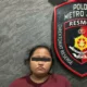 Image Credit (IST) Polisi menangkap Asisten Rumah Tangga (ART) Rosita Kusumawati (32) yang membawa kabur emas 12 gram, uang Rp15 juta, dan 5.800 dolar Amerika milik majikannya.