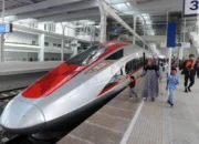 Benang Layangan Ganggu 32 Kali Perjalanan Kereta Cepat Whoosh