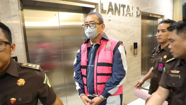 Direktur Pemberitaan Jak TV, Tian Bahtiar sebagai tersangka kasus perintangan penyidikan alias Obstruction Of Justice (OOJ) dengan memberitakan negatif kasus korupsi timah dan kasus korupsi komoditas timah di wilayah IUP PT Timah Tbk dan korupsi importasi gula. (Istimewa)