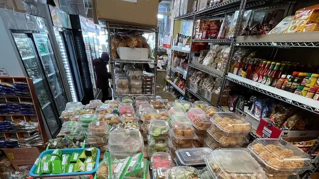 Indo Java, toko kelontong sekaligus warung yang menyediakan beragam sajian khas Indonesia yang berlokasi di Queens, New York, Amerika Serikat. (dok. Instagram @indojavagroceries)
